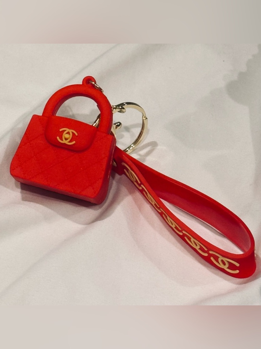Red Mini Purse Keychain Wristlet Silicone Bag Charm Keyring NWOT - Picture 2 of 7